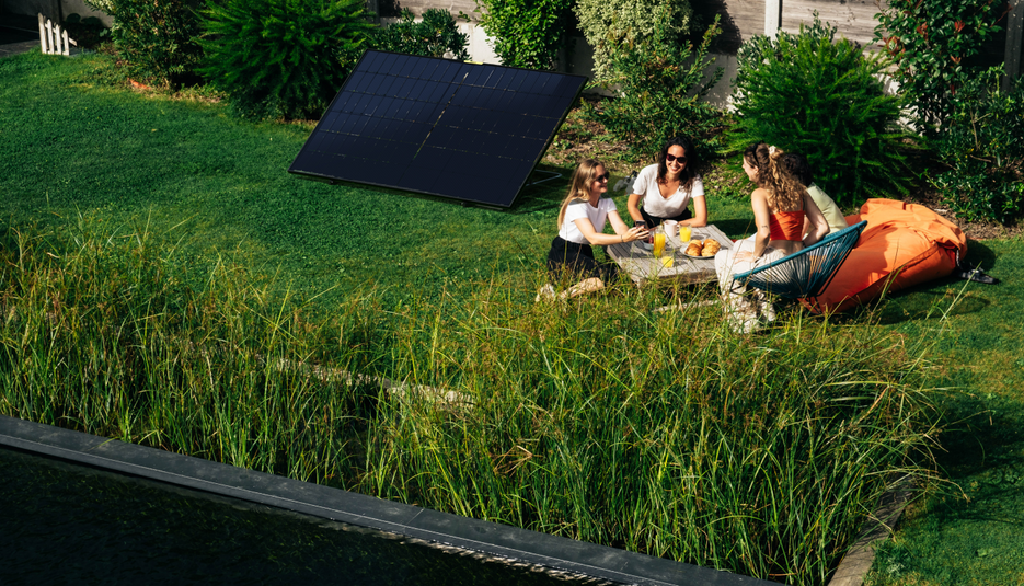 panneau solaire dans un jardin